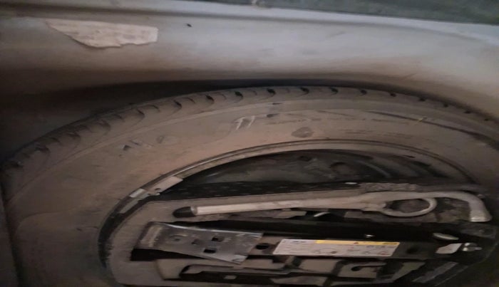 2012 Volkswagen Polo HIGHLINE1.2L, Petrol, Manual, 68,654 km, tyre