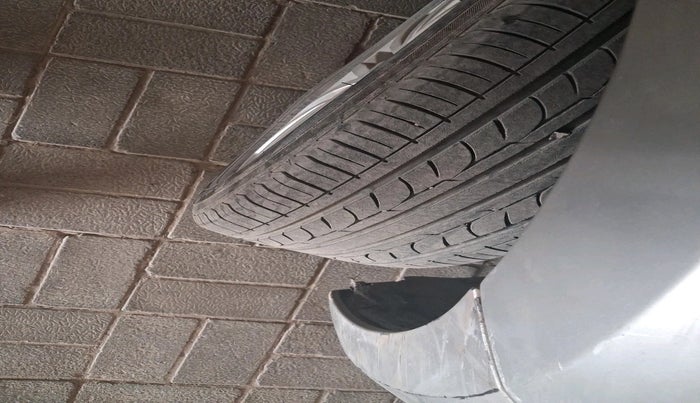 2012 Volkswagen Polo HIGHLINE1.2L, Petrol, Manual, 68,654 km, tyre