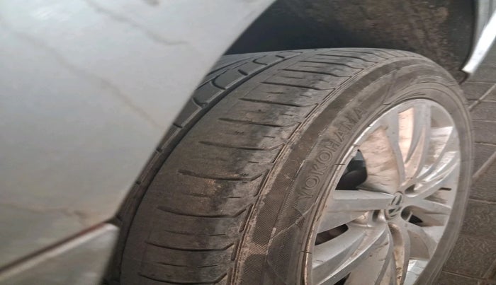 2012 Volkswagen Polo HIGHLINE1.2L, Petrol, Manual, 68,654 km, tyre