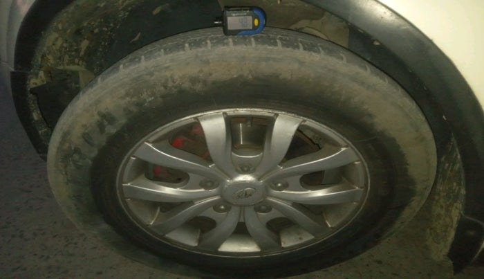 2015 Mahindra XUV500 W10, Diesel, Manual, 1,08,121 km, tyre