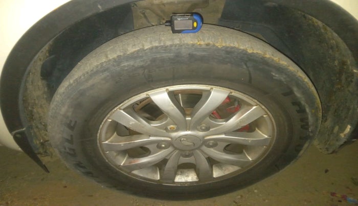 2015 Mahindra XUV500 W10, Diesel, Manual, 1,08,121 km, tyre