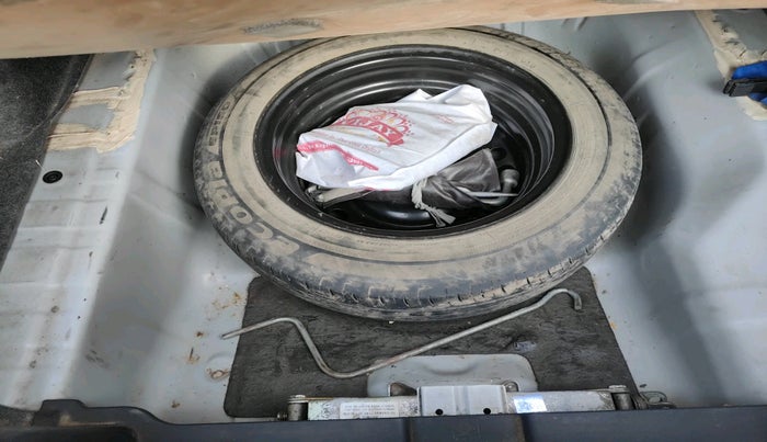 2015 Honda City 1.5L I-VTEC VX CVT, Petrol, Automatic, 1,07,499 km, tyre