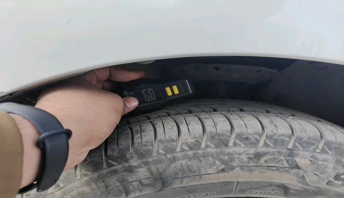 2015 Honda City 1.5L I-VTEC VX CVT, Petrol, Automatic, 1,07,499 km, tyre