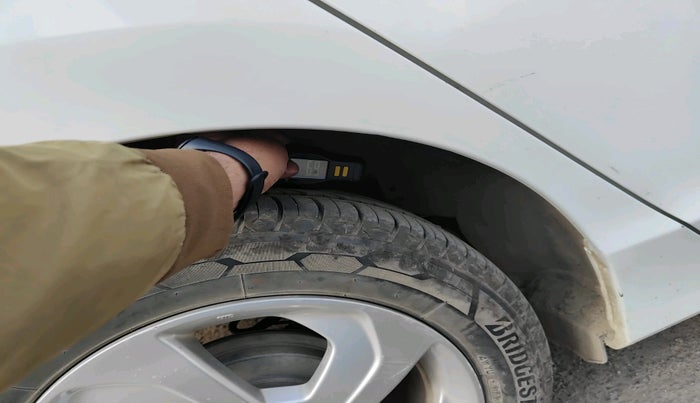 2015 Honda City 1.5L I-VTEC VX CVT, Petrol, Automatic, 1,07,499 km, tyre