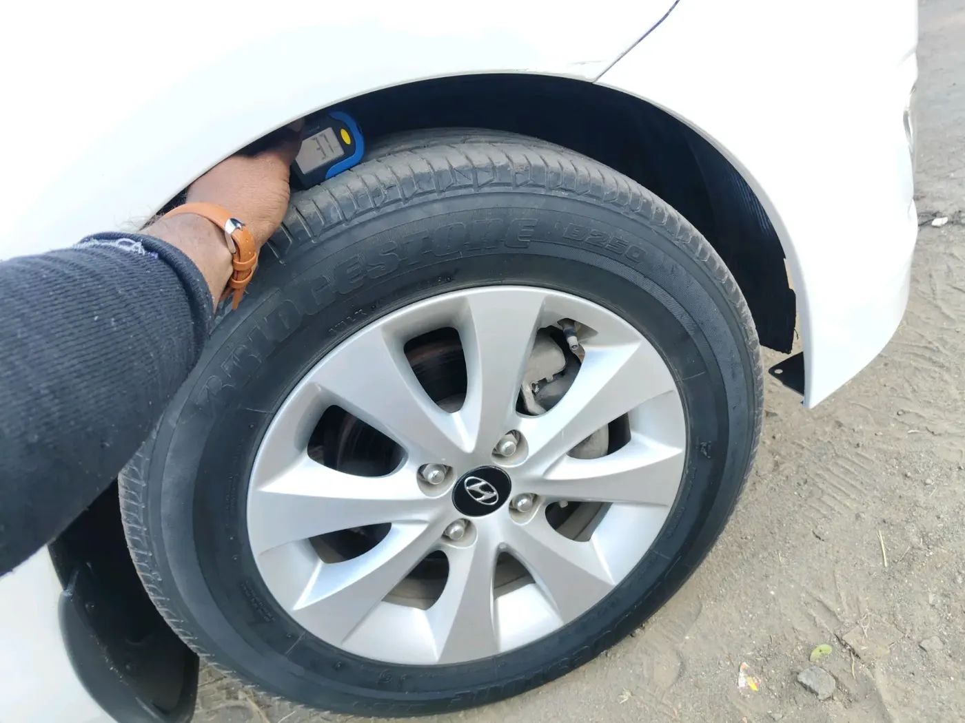 2015 Hyundai Verna FLUIDIC 4S 1.6 VTVT S(O), Petrol, Manual, 37,259 km, tyre