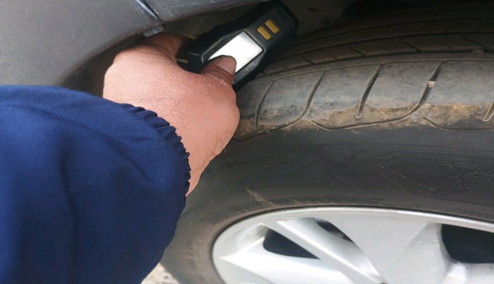 2018 Toyota Innova Crysta 2.8 GX AT 7 STR, Diesel, Automatic, 1,79,455 km, tyre