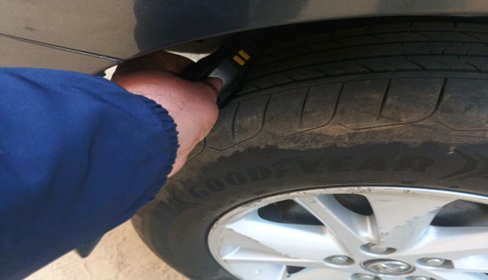 2018 Toyota Innova Crysta 2.8 GX AT 7 STR, Diesel, Automatic, 1,79,455 km, tyre