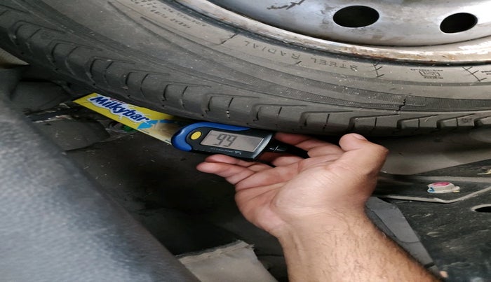 2013 Maruti Wagon R 1.0 LXI CNG, Petrol, Manual, 99,571 km, tyre