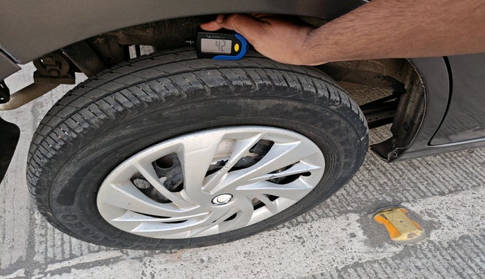 2013 Maruti Wagon R 1.0 LXI CNG, Petrol, Manual, 99,571 km, tyre