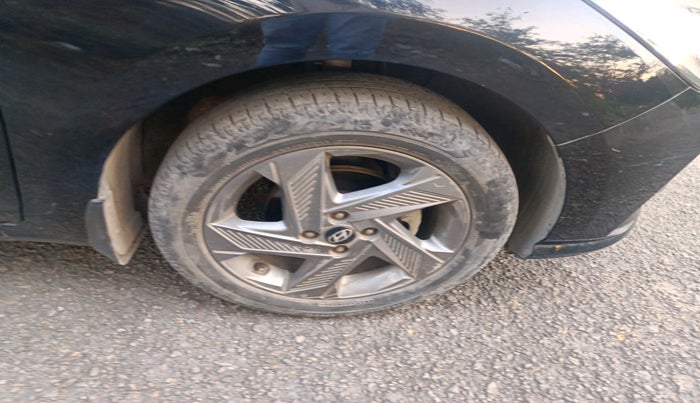 2022 Hyundai Verna SX 1.5 VTVT, Petrol, Manual, 39,119 km, tyre