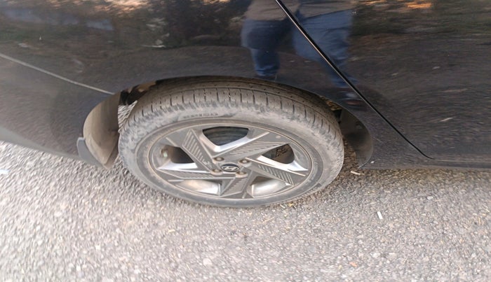 2022 Hyundai Verna SX 1.5 VTVT, Petrol, Manual, 39,119 km, tyre