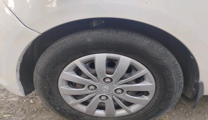 2015 Hyundai i10 SPORTZ 1.2, Petrol, Manual, 72,125 km, tyre