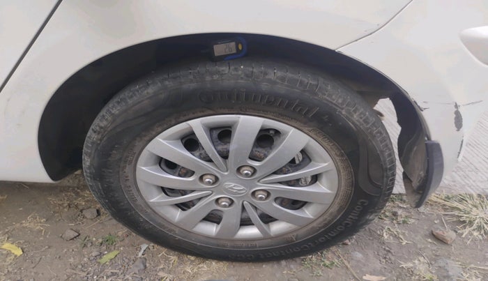 2015 Hyundai i10 SPORTZ 1.2, Petrol, Manual, 72,125 km, tyre