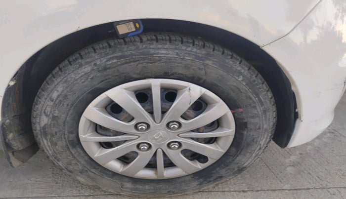 2015 Hyundai i10 SPORTZ 1.2, Petrol, Manual, 72,125 km, tyre