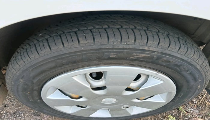 2013 Maruti Wagon R 1.0 LXI CNG, Petrol, Manual, 1,08,873 km, tyre