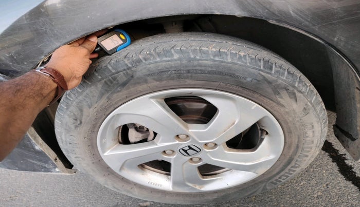 2015 Honda City 1.5L I-VTEC V MT, Petrol, Manual, 1,55,662 km, tyre