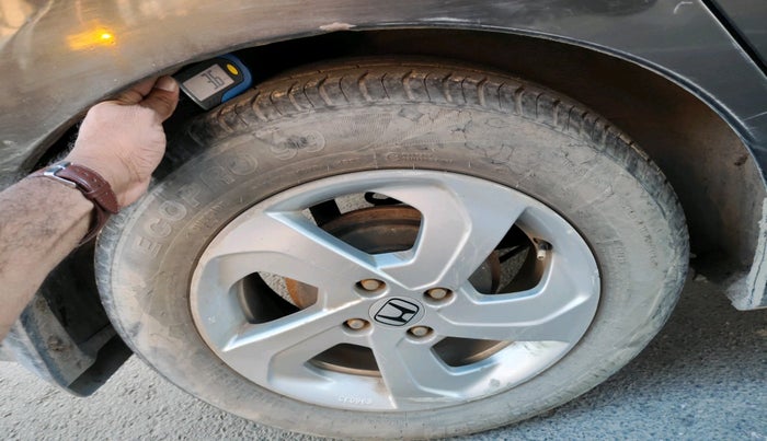 2015 Honda City 1.5L I-VTEC V MT, Petrol, Manual, 1,55,662 km, tyre