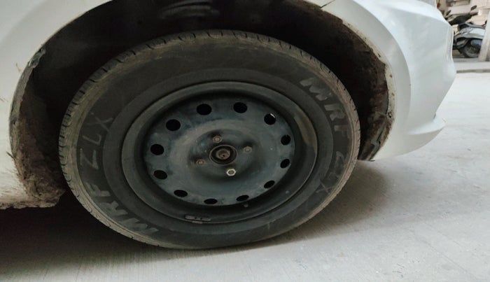 2016 Maruti Swift Dzire VDI ABS, Diesel, Manual, 2,10,098 km, tyre