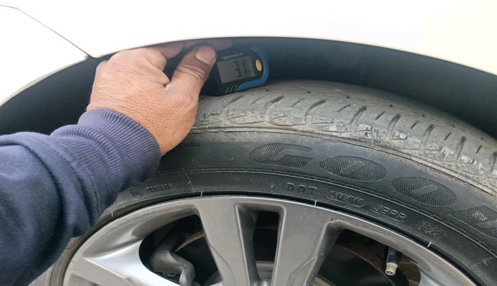 2017 Hyundai New Elantra 2.0 SX(O) AT PETROL, Petrol, Automatic, 97,931 km, tyre