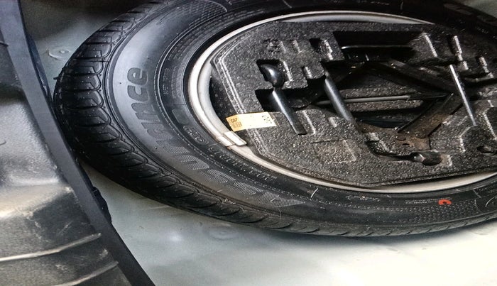 2017 Hyundai New Elantra 2.0 SX(O) AT PETROL, Petrol, Automatic, 97,931 km, tyre