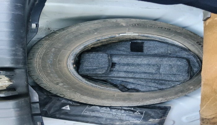 2022 KIA SONET HTE 1.2, Petrol, Manual, 31,823 km, tyre