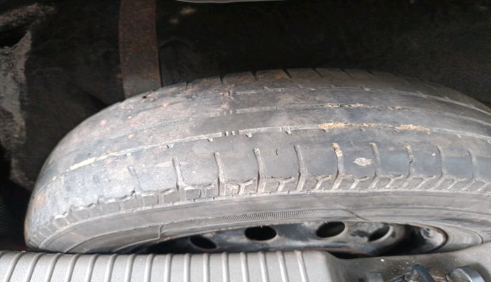 2011 Hyundai i10 MAGNA 1.2, Petrol, Manual, 2,64,001 km, tyre