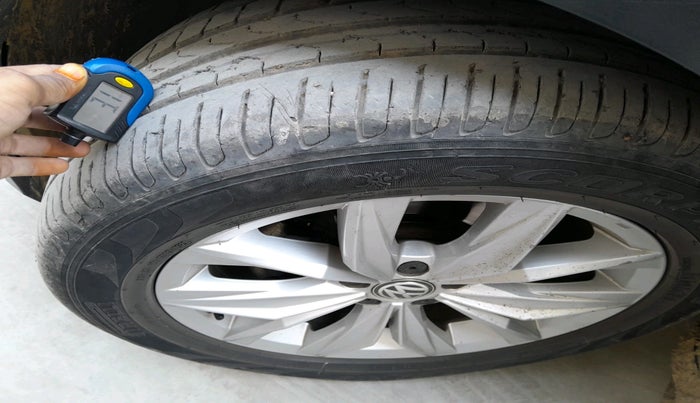 2017 Volkswagen TIGUAN HIGHLINE TDI AT, Diesel, Automatic, 1,44,756 km, tyre