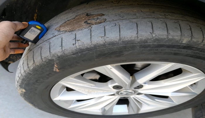 2017 Volkswagen TIGUAN HIGHLINE TDI AT, Diesel, Automatic, 1,44,756 km, tyre