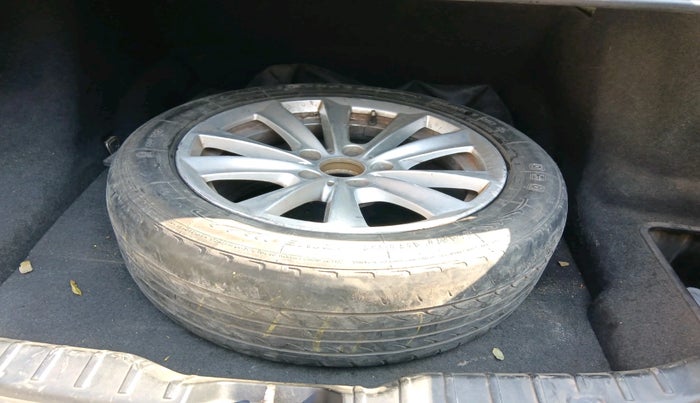 2011 BMW 5 Series 520D 2.0, Diesel, Automatic, 1,92,380 km, tyre