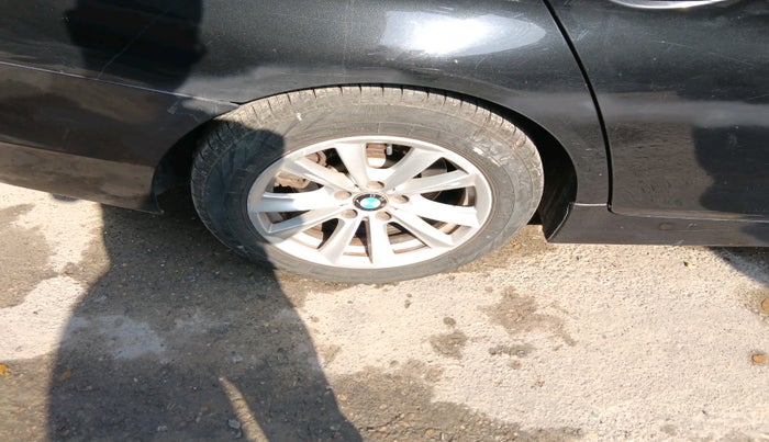 2011 BMW 5 Series 520D 2.0, Diesel, Automatic, 1,92,380 km, tyre