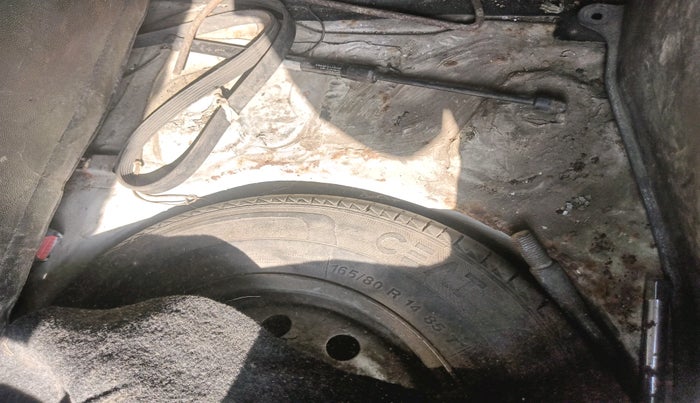 2011 Maruti Swift VDI, Diesel, Manual, 1,36,449 km, tyre