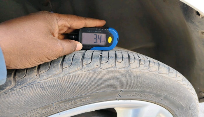 2013 Skoda Rapid AMBITION 1.6 MPI MT PLUS, Petrol, Manual, 53,415 km, tyre