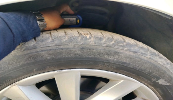 2016 Skoda Superb L&K 1.8 TSI AT, Petrol, Automatic, 97,831 km, tyre