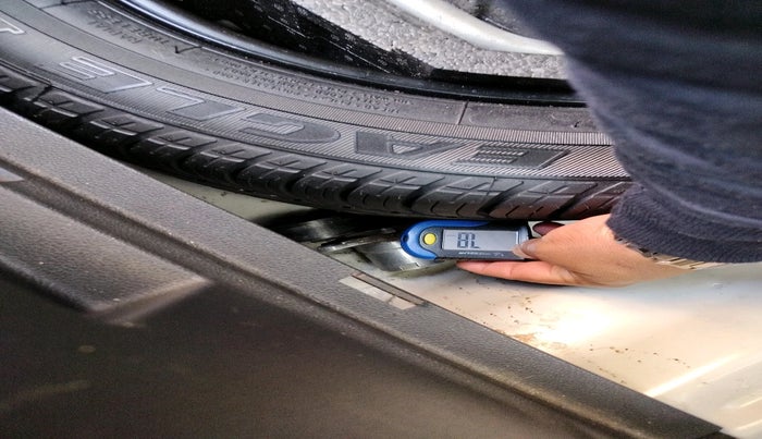 2016 Skoda Superb L&K 1.8 TSI AT, Petrol, Automatic, 97,831 km, tyre