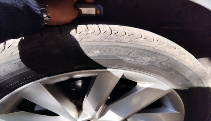 2016 Skoda Superb L&K 1.8 TSI AT, Petrol, Automatic, 97,831 km, tyre