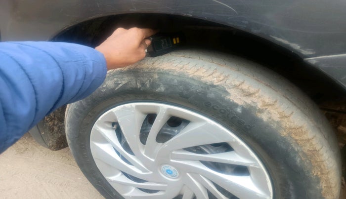 2016 Maruti Baleno DELTA PETROL 1.2, Petrol, Manual, 1,17,093 km, tyre