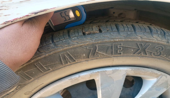 2015 Hyundai Eon ERA +, Petrol, Manual, 83,789 km, tyre