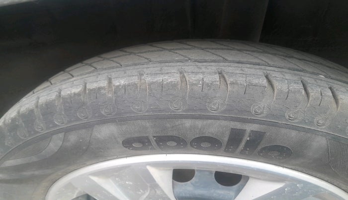 2020 Renault Kwid RXT 1.0 AMT (O), Petrol, Automatic, 35,254 km, tyre