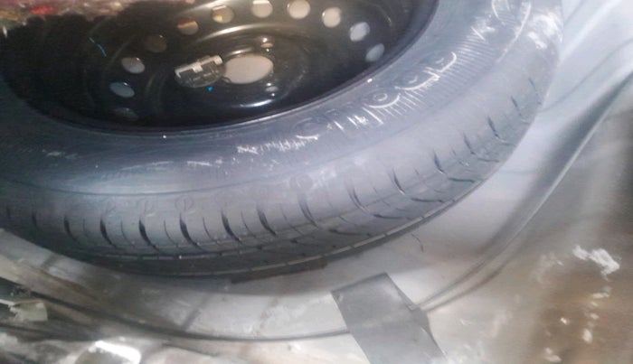 2020 Renault Kwid RXT 1.0 AMT (O), Petrol, Automatic, 35,254 km, tyre