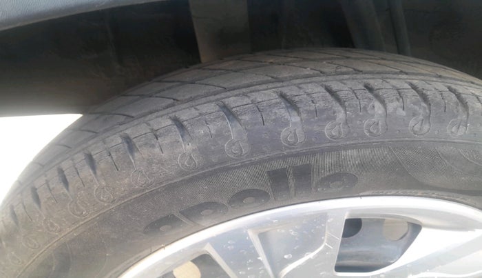 2020 Renault Kwid RXT 1.0 AMT (O), Petrol, Automatic, 35,254 km, tyre