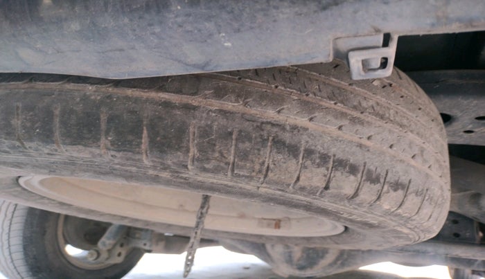 2017 Toyota Innova Crysta 2.4 VX 7 STR, Diesel, Manual, 1,08,722 km, tyre