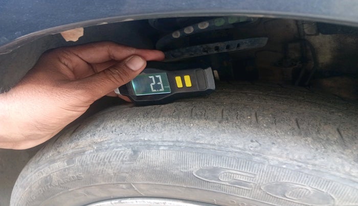 2015 Volkswagen Polo HIGHLINE1.2L, Petrol, Manual, 80,434 km, tyre