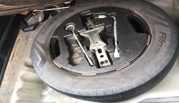 2019 Maruti Vitara Brezza ZDI PLUS AMT, Diesel, Automatic, 1,42,435 km, tyre