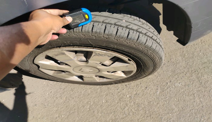 2013 Maruti Wagon R 1.0 LXI CNG, Petrol, Manual, 1,54,941 km, tyre