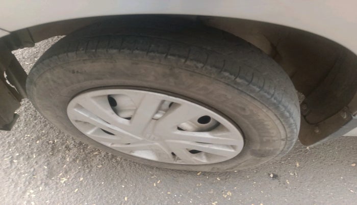 2015 Maruti Wagon R 1.0 LXI CNG, Petrol, Manual, 1,04,495 km, tyre