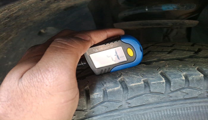 2018 Mahindra XUV500 W9 1.99, Diesel, Manual, 1,48,556 km, tyre