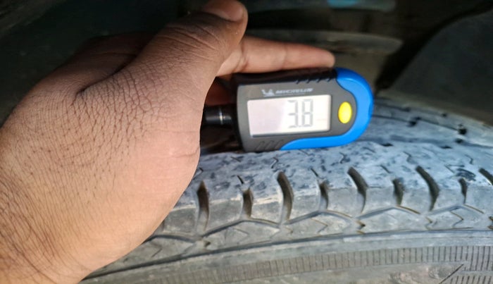 2018 Mahindra XUV500 W9 1.99, Diesel, Manual, 1,48,556 km, tyre