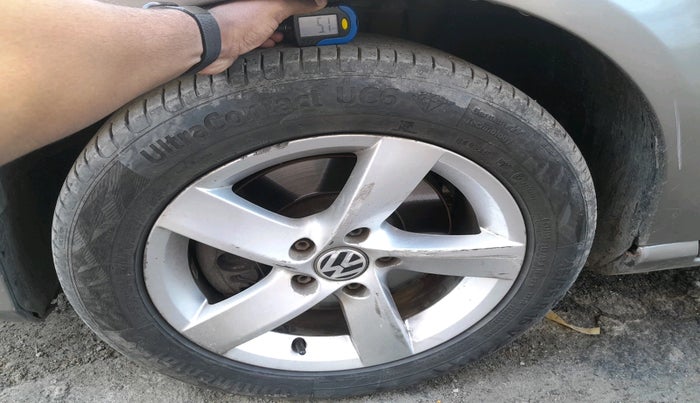 2011 Volkswagen Passat COMFORTLINE DSG, Diesel, Automatic, 1,41,171 km, tyre