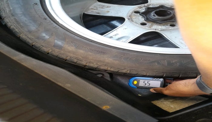 2011 Volkswagen Passat COMFORTLINE DSG, Diesel, Automatic, 1,41,171 km, tyre