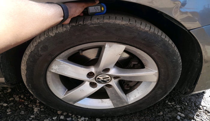 2011 Volkswagen Passat COMFORTLINE DSG, Diesel, Automatic, 1,41,171 km, tyre